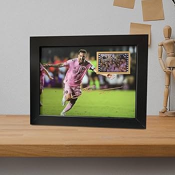 Amazon.co.jp: veratwo サイン入り サッカーボール メッシ ポスター 額